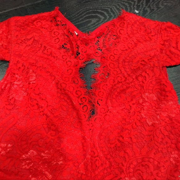 Red lace bodycon open back mini dress - Picture 3 of 8